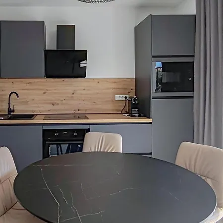 2 Bedroom Awesome In 度假居 梅杜林