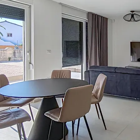 2 Bedroom Awesome In Feriehus Medulin