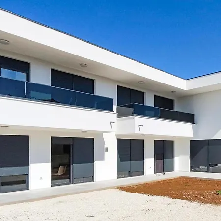 2 Bedroom Awesome In * Medulin