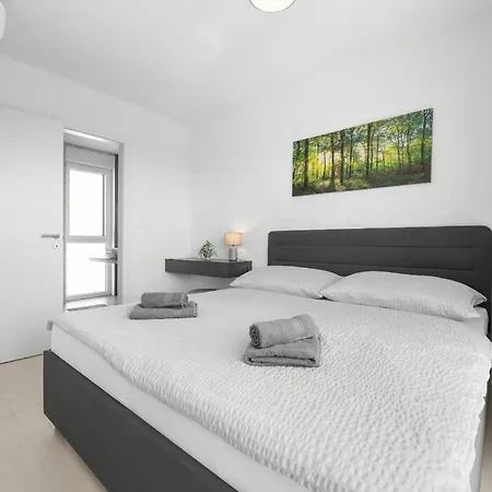 2 Bedroom Awesome In