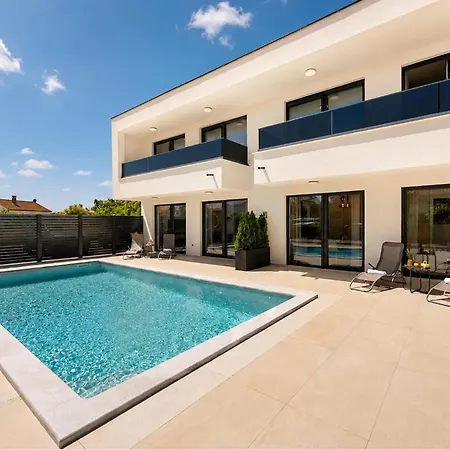 2 Bedroom Awesome In *