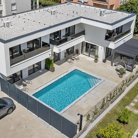 2 Bedroom Awesome In Medulin