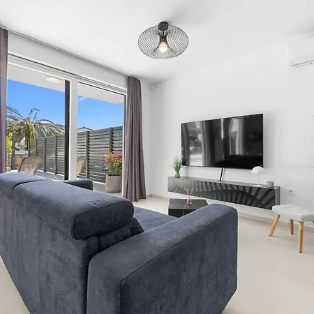 2 Bedroom Awesome In